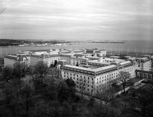 785px-bancroft_hall_us_naval_academy_loc_084380