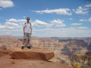 15453 Mike Smith (CMR RMC 1986) at the Grand Canyon 2009