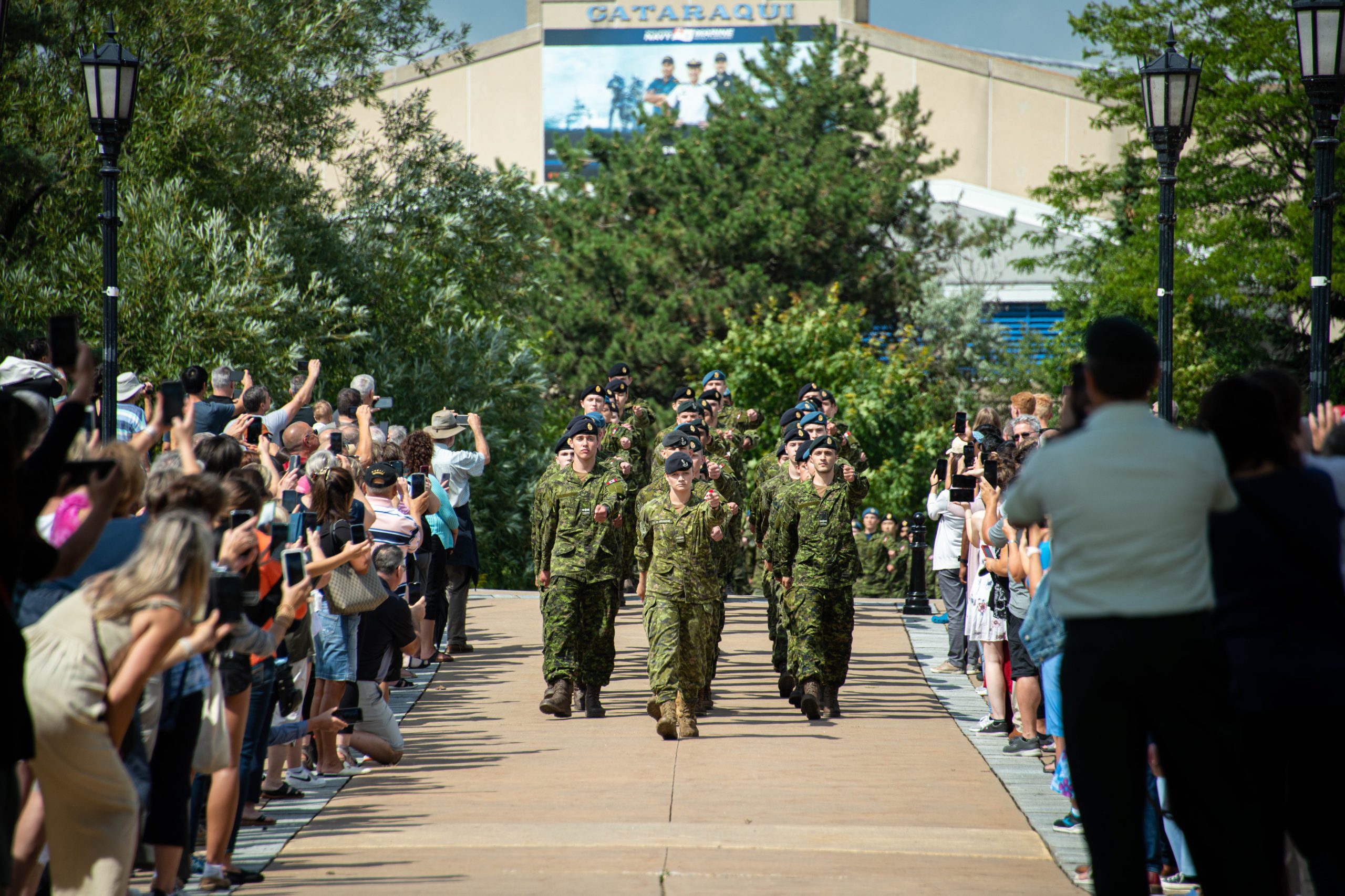 RMC Class of 2026 arrive for the first time on Sunday, August 21, 2022, marking the beginning of FYOP 2022. RMC, Kingston, ON August 21, 2022. Image by Avr Makala Rose, Imagery Technician, OJE, RMC, Kingston 2022-RMC2-0096