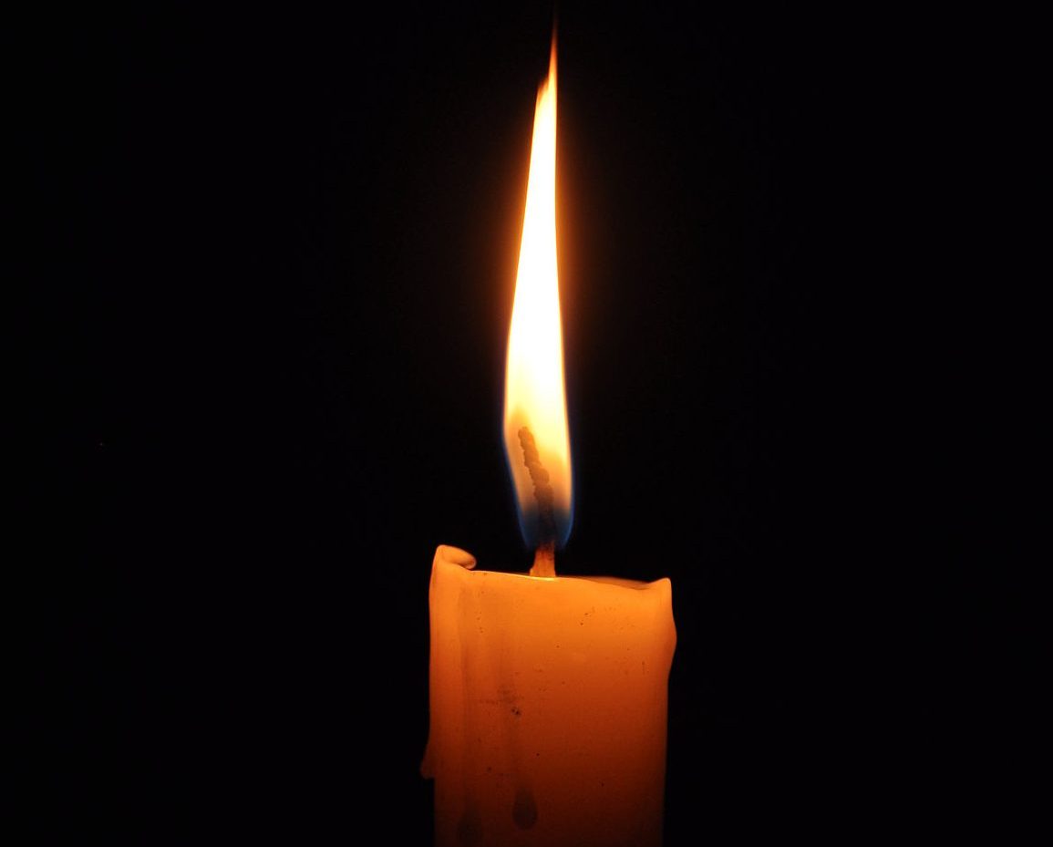 1200px-Candle