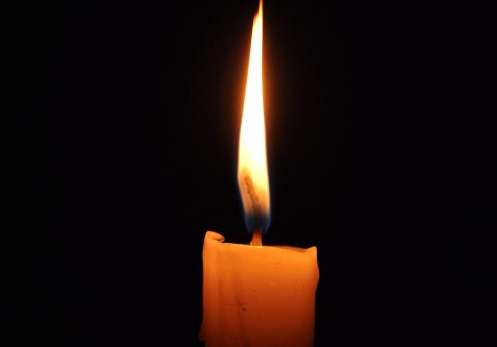 1200px-Candle