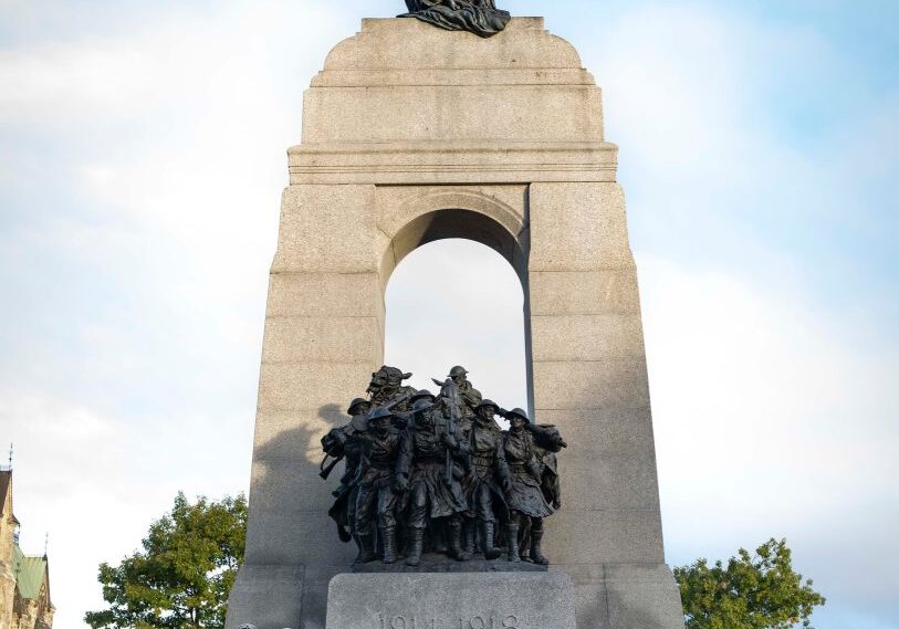 Canadian Armed Forces members stand in front of the National War Memorial, Tomb of the Unknown Soldier, for the Rotation 3 National Sentry Program. Located in Ottawa, Ontario on 15 October, 2024.

Photo credit: Aviator Alexander Ward, Canadian Armed Forces Imagery Technician.